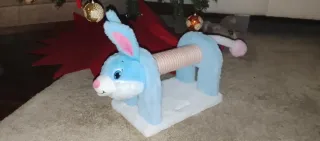 Arranhador de gato completamente novo.