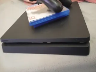 PS4 Negra + 2 Juegos + Mando funciona perfectament