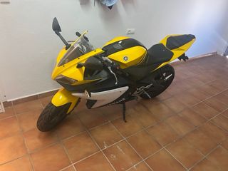 Moto Yamaha YZF R125 Amarilla