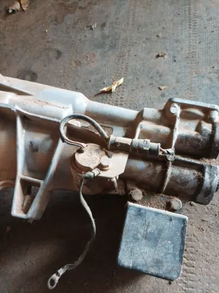 Caja de cambios Ford Sierra 83BB 7505 AA