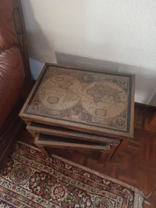Juego de mesas nido con mapas