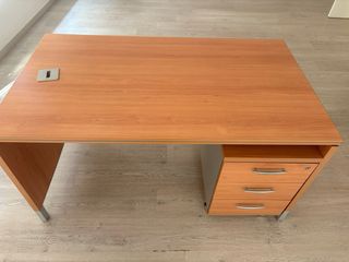 Mesa de despacho 140x80cm con cajonera