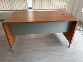 Mesa de despacho 140x80cm