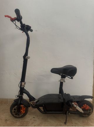 Patinete Eléctrico de niños con Asiento.