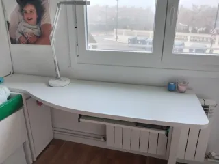 Cama nido con escritorio y estantería