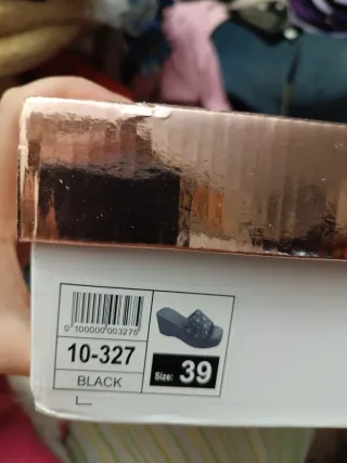 Sandalias  cuña negras con brillos Sin estrenar