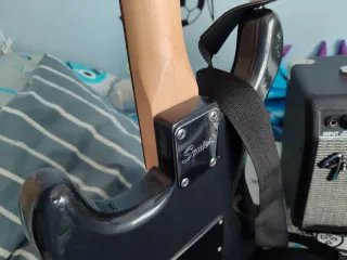 Guitarra Eléctrica Fender Stratocaster Negra