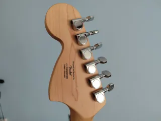 Guitarra Eléctrica Fender Stratocaster Negra