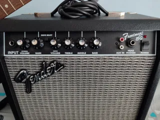 Guitarra Eléctrica Fender Stratocaster Negra