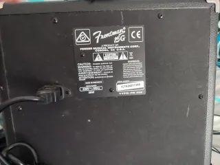 Guitarra Eléctrica Fender Stratocaster Negra