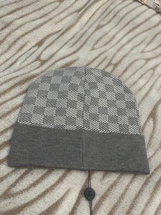 Cappellino invernale Louis Vuitton grigio/bianco