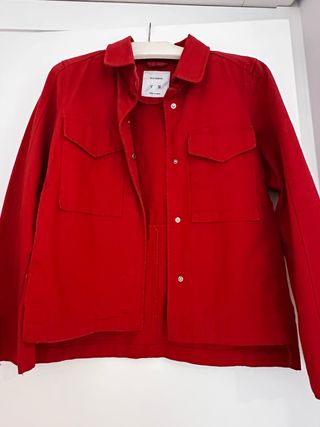 Chaqueta tejana Pull&Bear roja Talla S