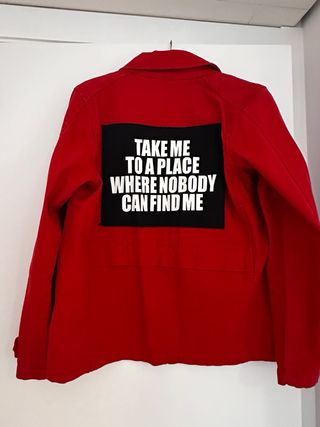 Chaqueta tejana Pull&Bear roja Talla S