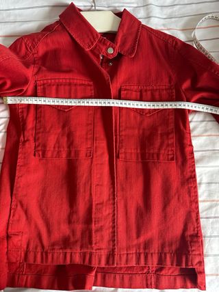 Chaqueta tejana Pull&Bear roja Talla S