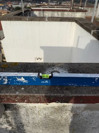 Nivel 1.8m con imanes (Se entrega limpio)