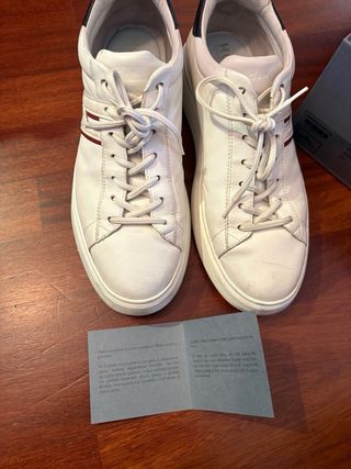 Hogan Sneakers Bianche con Dettagli Rossi