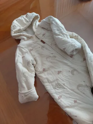 Buzo polar para bebé con erizos