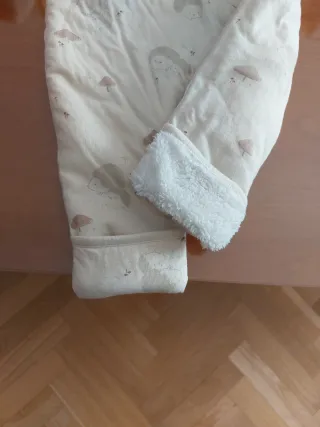 Buzo polar para bebé con erizos