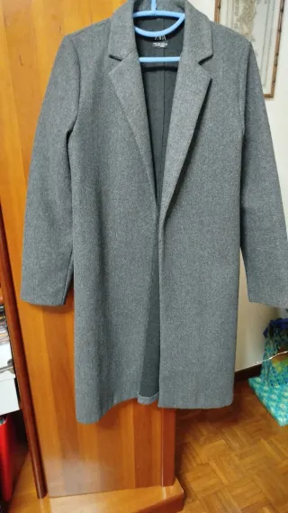 Abrigo Zara gris talla M
