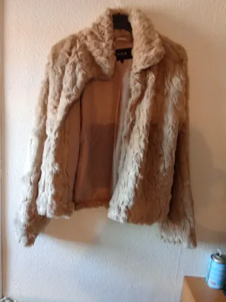 Abrigo corto pelito mujer marrón