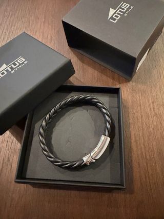 Pulsera Lotus Negra con Cierre Plateado