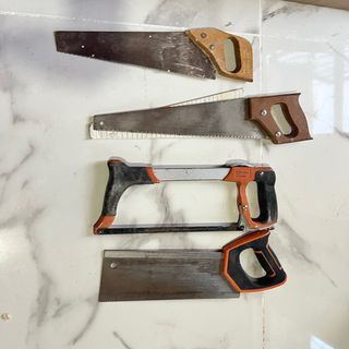Lote de 4 sierras manuales