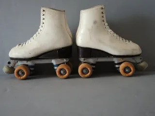 Pattini a rotelle bianchi misura 37