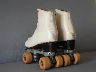 Pattini a rotelle bianchi misura 37