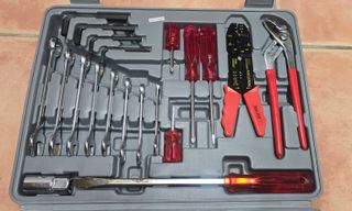 MALETIN HERRAMIENTAS 100 PIEZAS