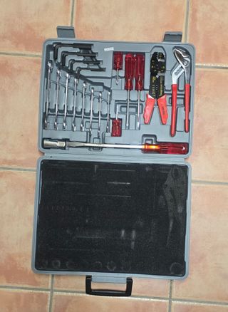 MALETIN HERRAMIENTAS 100 PIEZAS