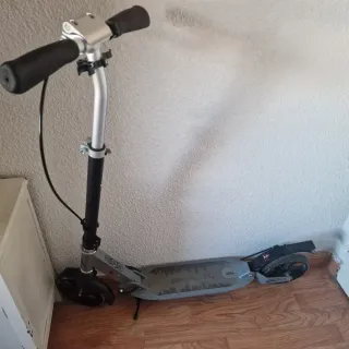 Monopatín Berlin gris