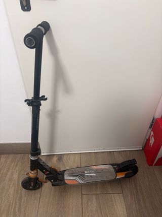 Patinete Oxelo Negro y Naranja