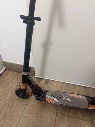 Patinete Oxelo Negro y Naranja