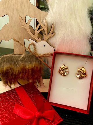 Pendientes chapados en oro con circonita