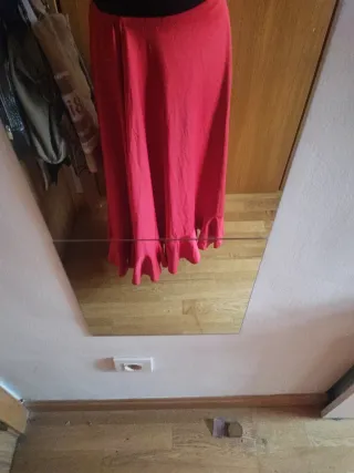 Falda flamenca roja con volantes