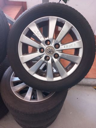 juego Llantas Toyota