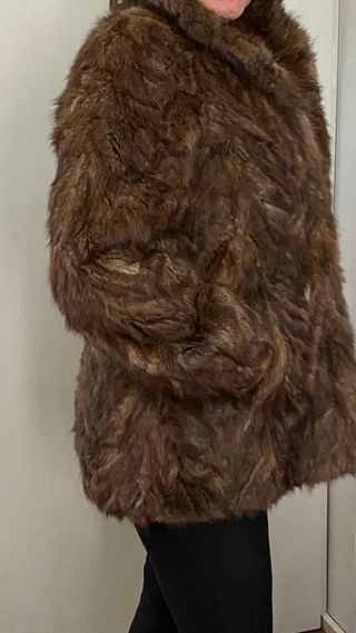 Chaquetón de pelo tonos marrones