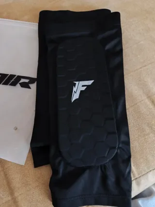 Espinilleras Fútbol Flair 19.5x7.5 a estrenar