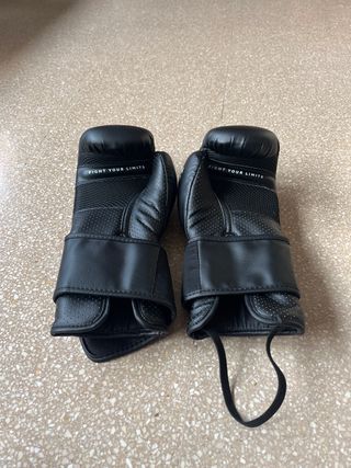 Guantes de boxeo negros