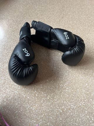 Guantes de boxeo negros
