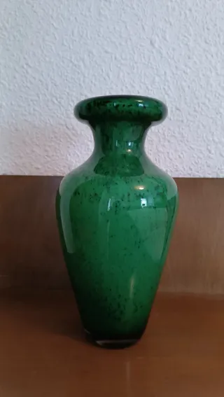 Jarrón de vidrio soplado verde