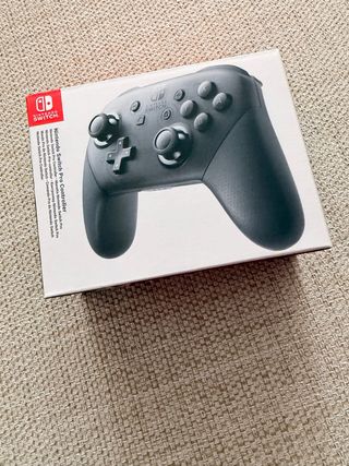 Nintendo Switch Pro Controller.