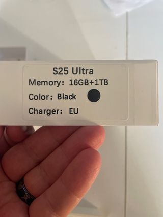 Smartphone con cover e accessori