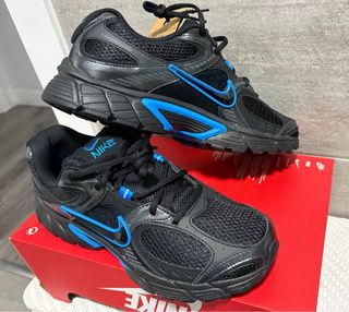 Nike V5 RNR Talla 43 Negro/Azul nuevas
