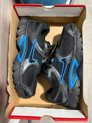 Nike V5 RNR Talla 43 Negro/Azul nuevas