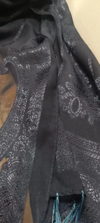 Chal azul marino bordado
