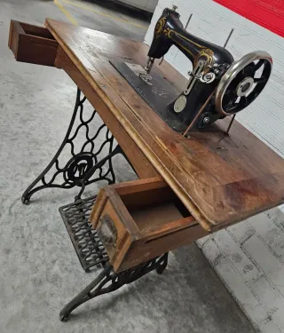 Máquina de coser antigua HAID&NEU