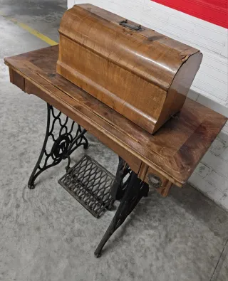 Máquina de coser antigua HAID&NEU