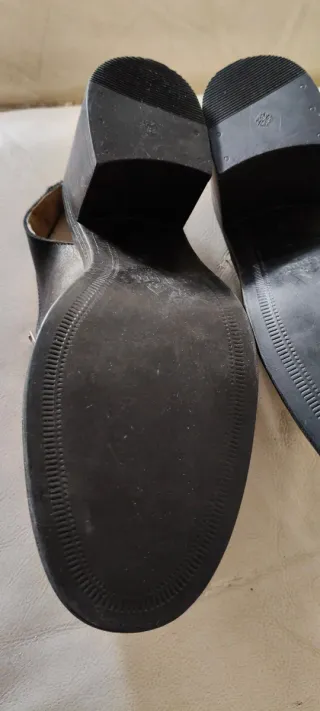 Zapatos de cuero negro con cremallera