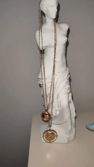 Collar con monedas clásicas